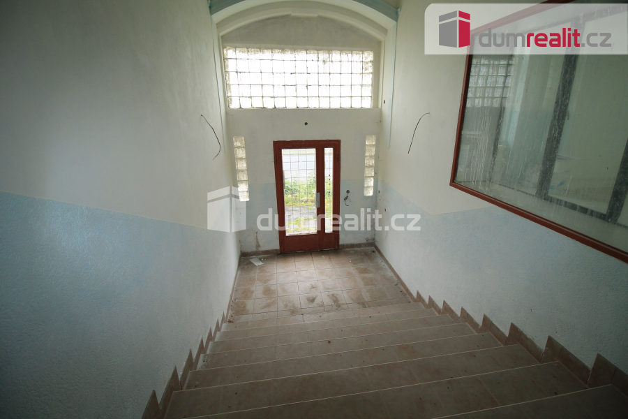 Dům vhodný k ubytování s parkovací plochou pro až 50 automob - 8