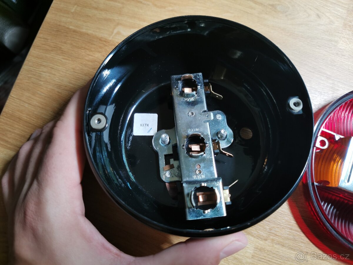 B16 Zetor Avia Liaz Tatra vlek zadní světlo PAL - 8