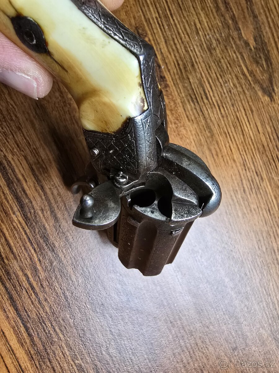 KRÁSNÁ HISTORICKÁ HONOSNÁ PISTOLE PEPŘENKA - 8