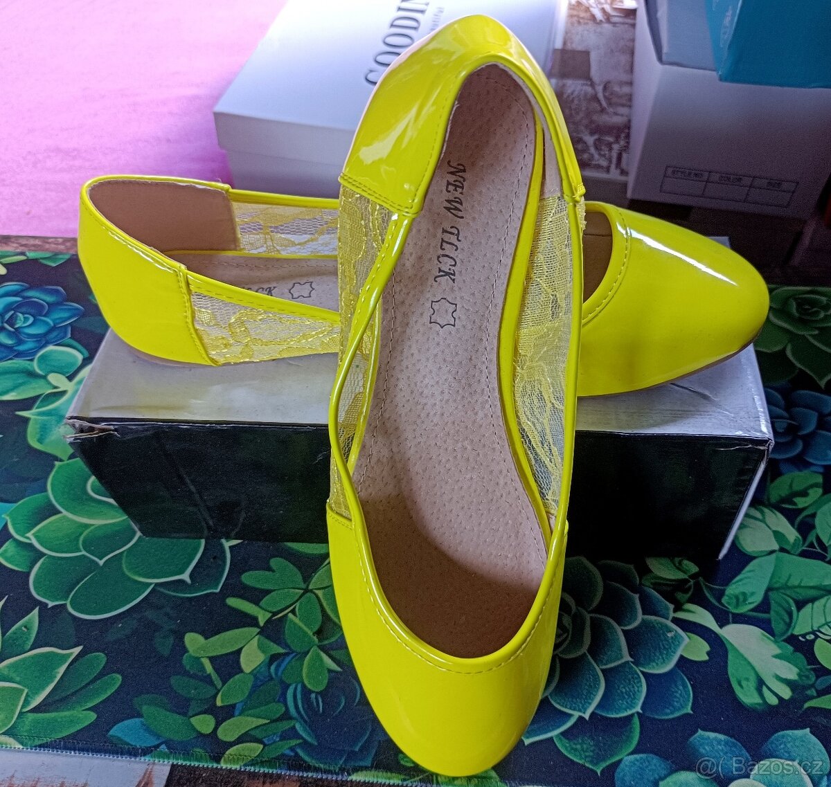 Lakované žluté balerínky - 8