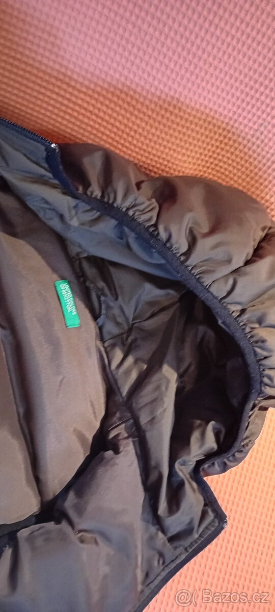 Zánovní chlapecká prošívaná vesta zn.Benetton vel .120 - 8