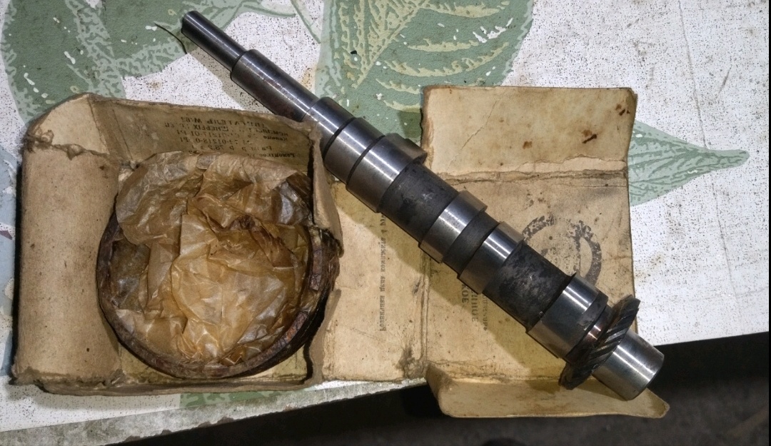 Originální nové náhradní díly z vojenského depozitu MW750 - 8