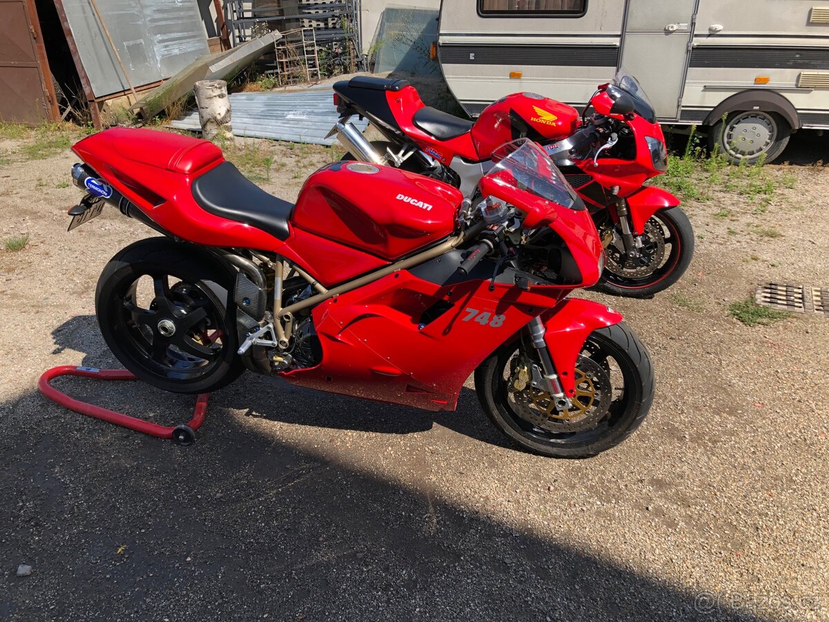Ducati 748 - 8