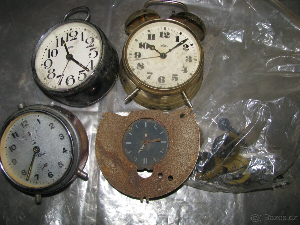 staré hodiny a budíky - 8