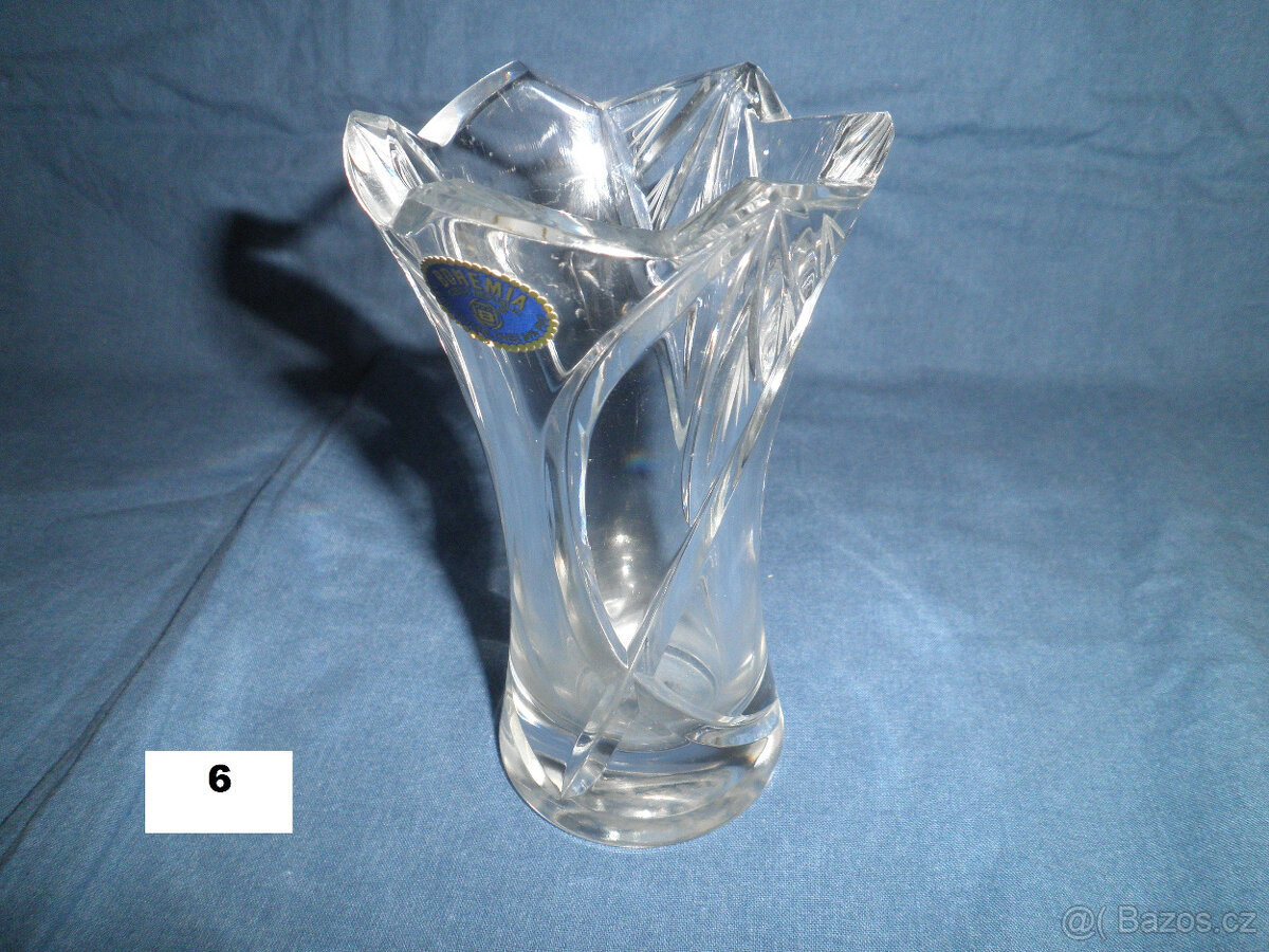 Vázy skleněné,broušené + popelník a sklenice - 8