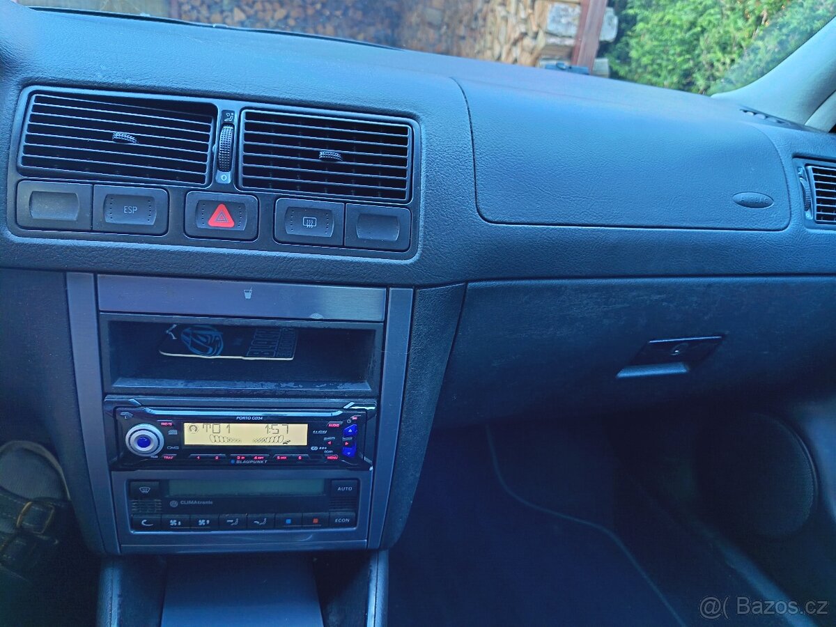Volkswagen Golf 4, benzín 1,6 - 8