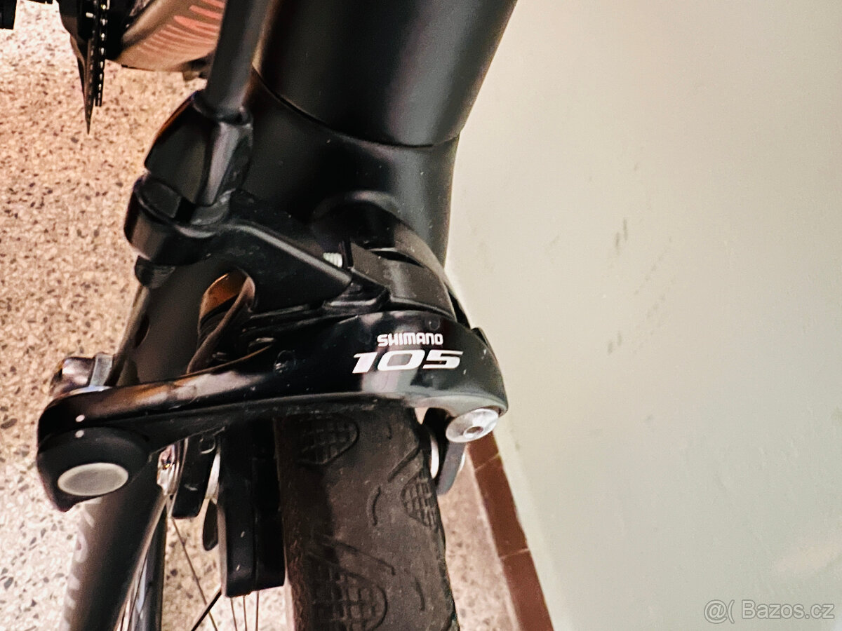 KARBONOVÉ SILNIČNÍ KOLO: CANYON ENDURACE CF - 8