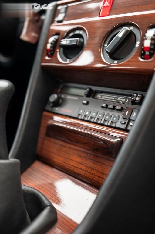 MERCEDES-BENZ 124 - 8