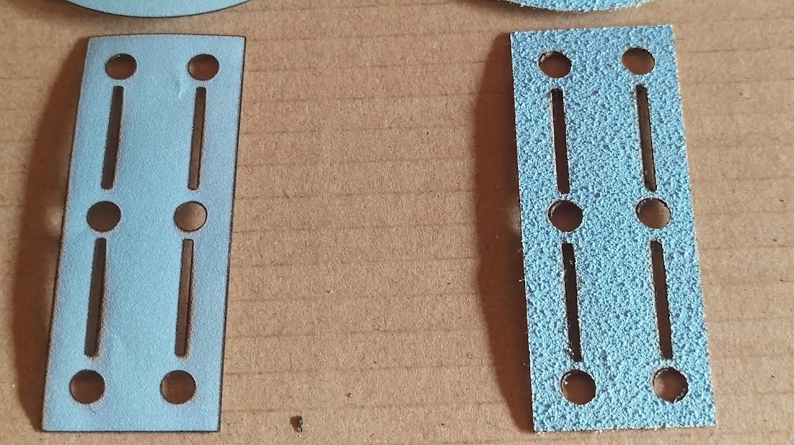 Výřezy z brusného plátna / smirku dle zadání - 8