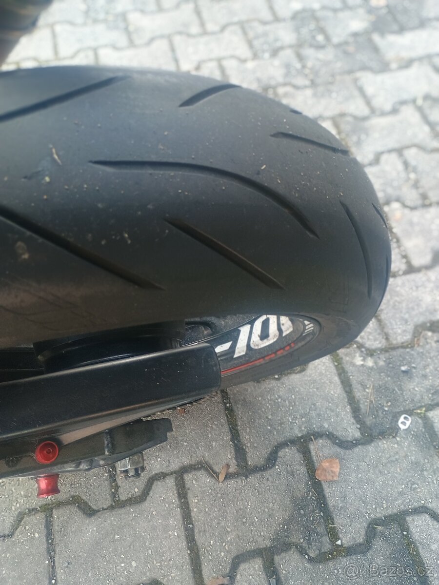 Kawasaki ZX10R 2004 - 8