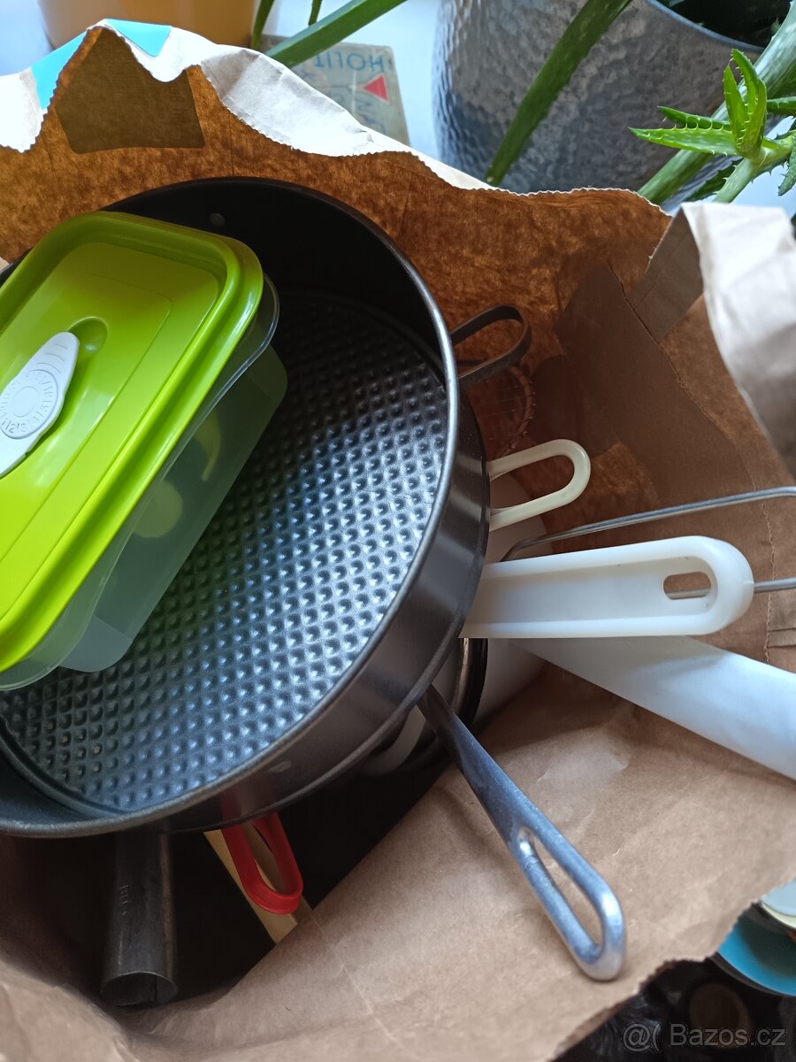 Misky, talíře, tácky aj. - 8