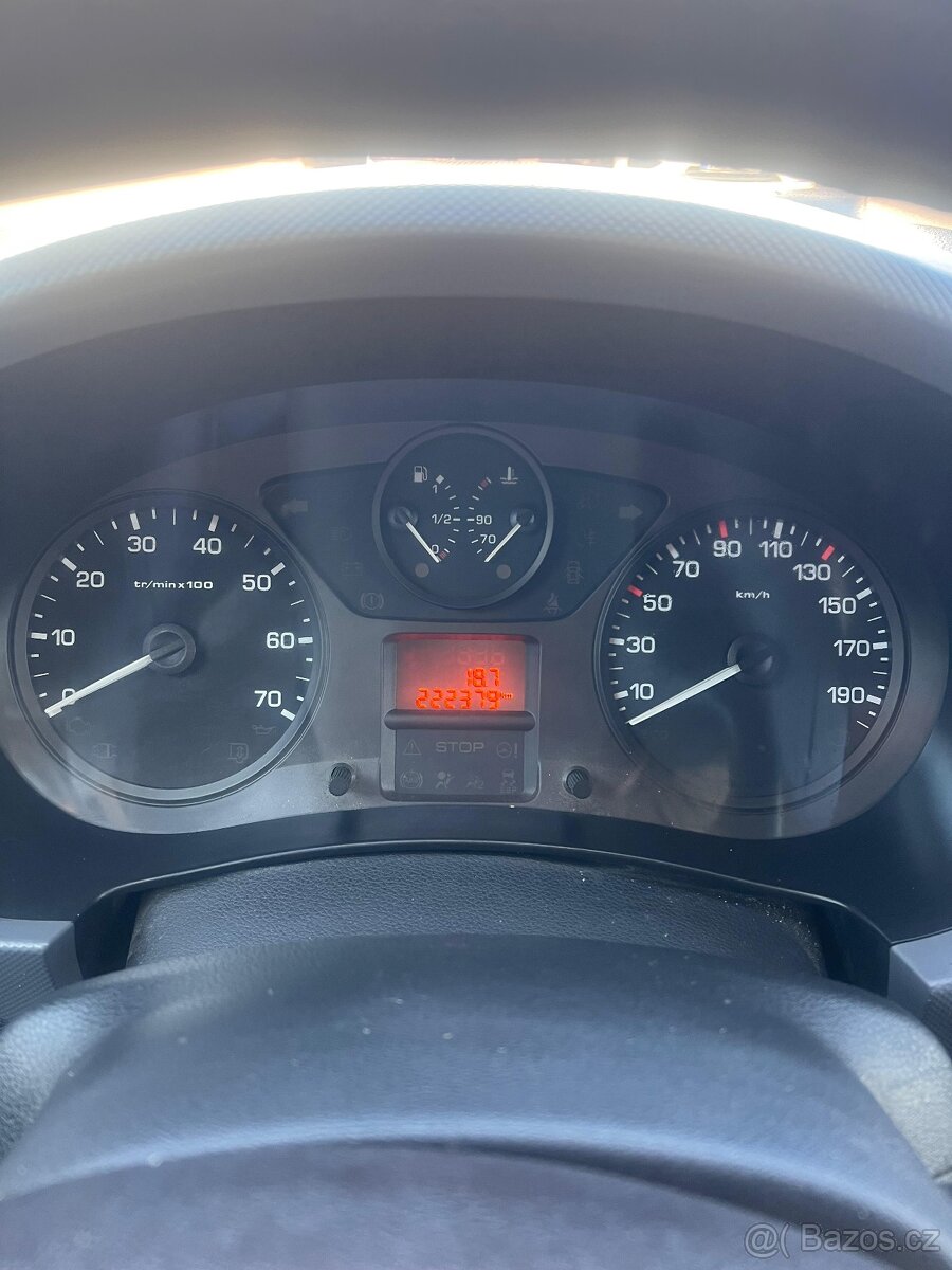 Peugeot Partner, Peugeot Partner; 1,6 HDI - vadný motor - 8