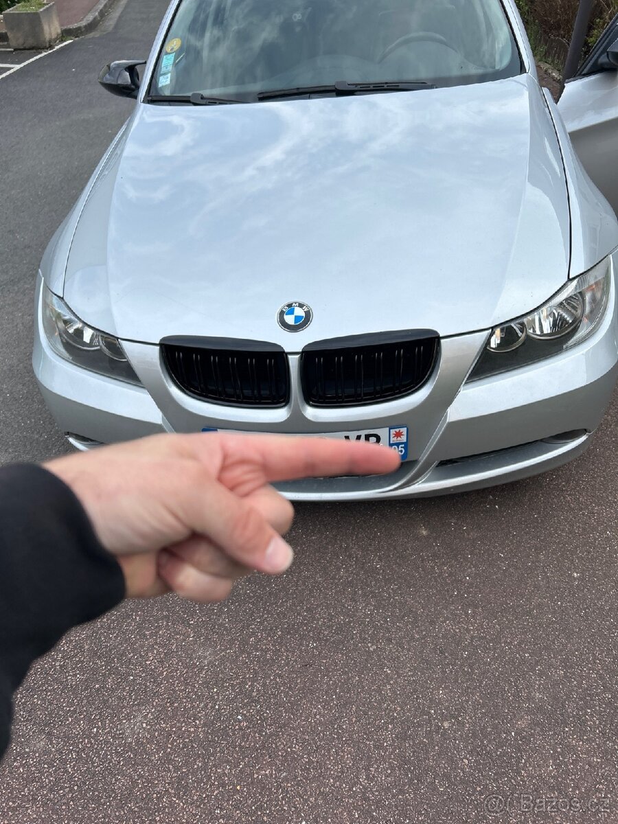Černé ledvinky grill BMW E90 e91 e92 lesklá černá nové - 8