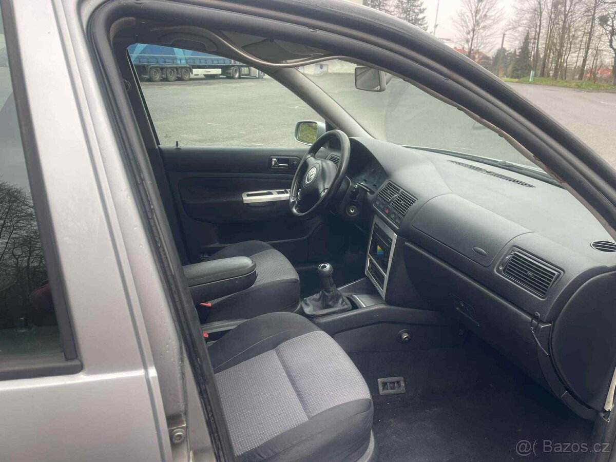 VOLKSWAGEN GOLF IV 1.6 BENZÍN - 8