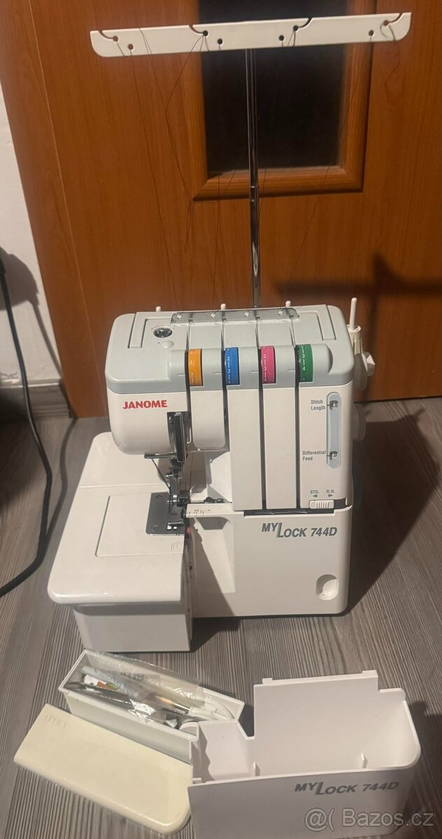 Coverlock JANOME 744 D - 8