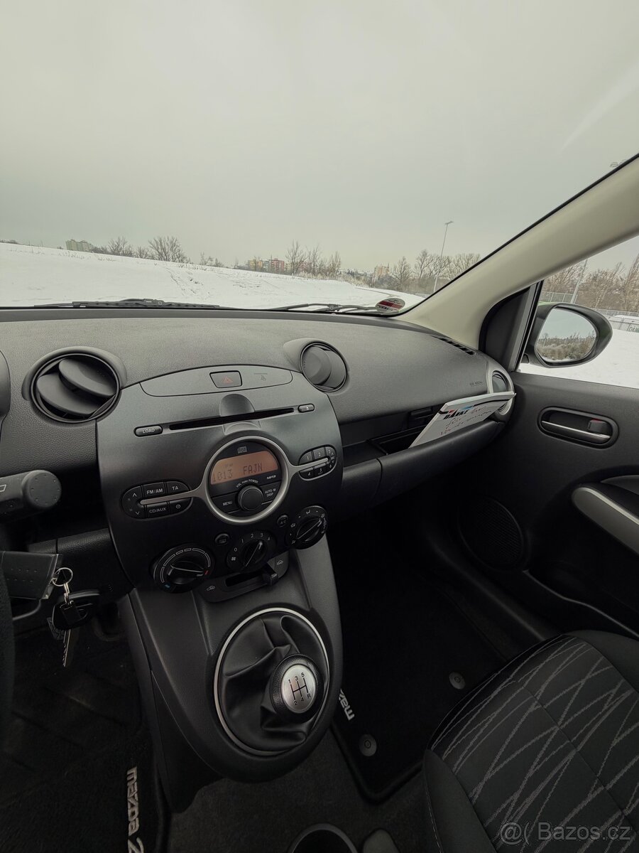 Mazda 2 1.4i - 8