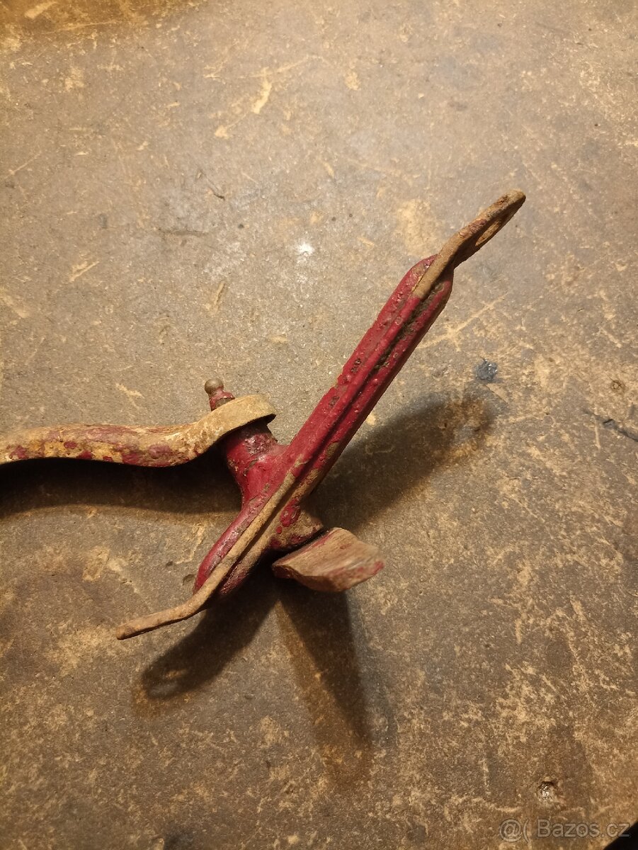 Pedál zadní brzdy s maznicí - 8