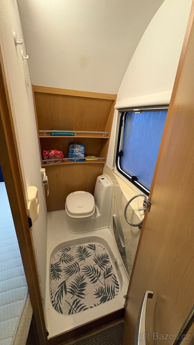 Karavan Knaus Sudwind 560 r.2010, palandy - 8