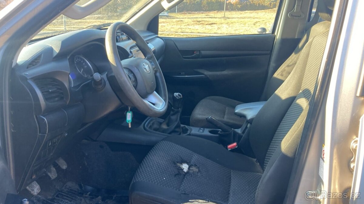 Toyota Hilux 2.4 - 8