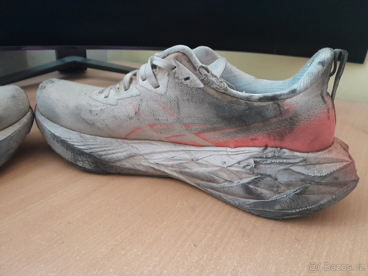 PC:3419KČ ASICS NOVABLAST4 44 EU 28CM V ZÁRUCE K PRODEJI - 8