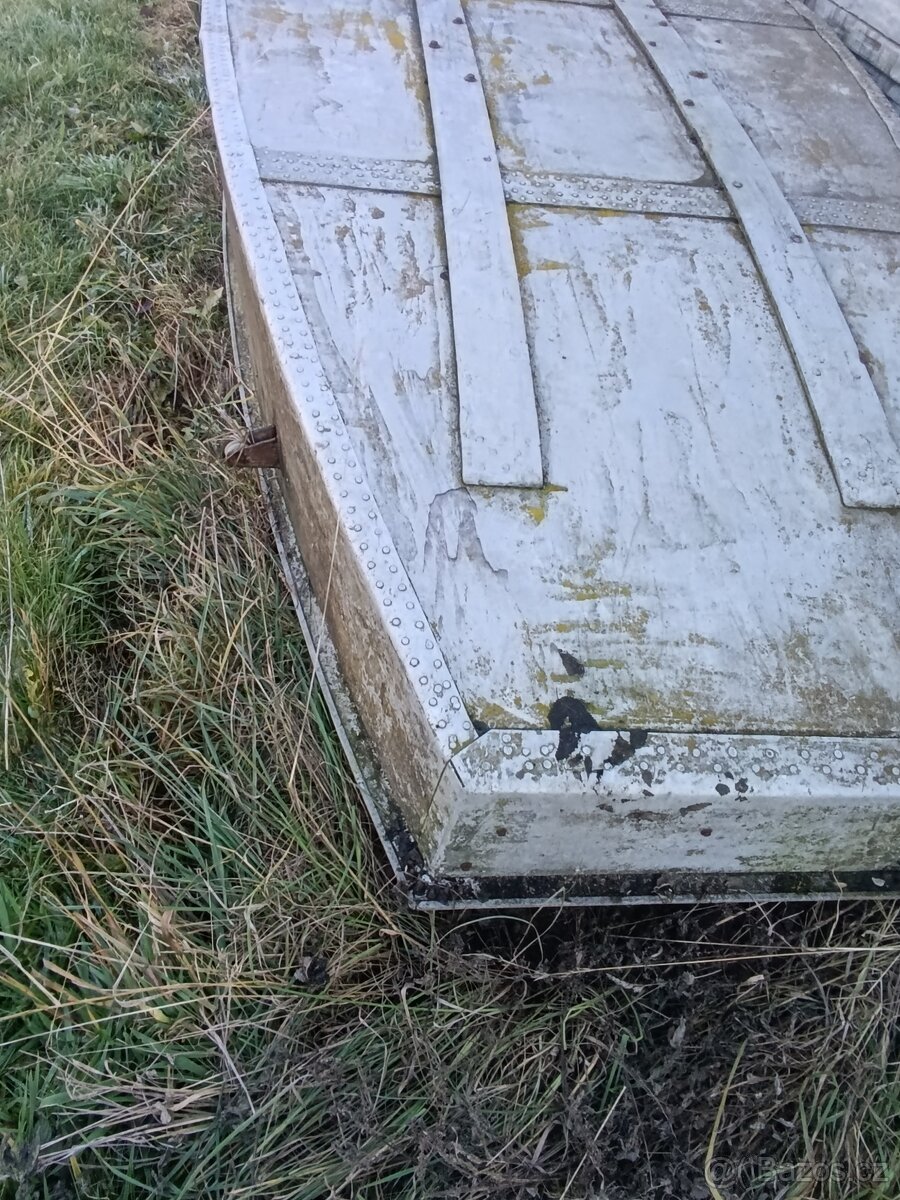 Hliníková loď, rybářská loď , zakrmovací loď na chovné rybní - 8