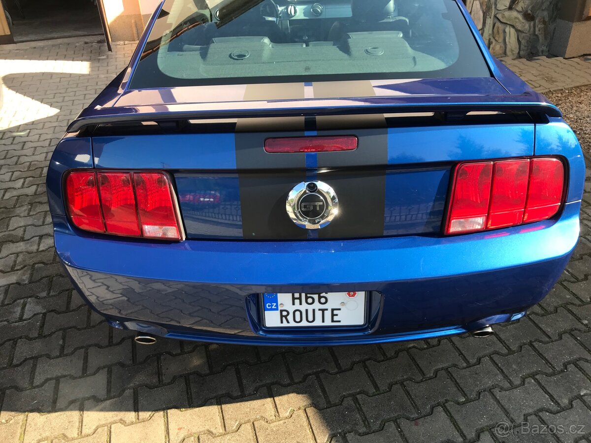 Ford Mustang GT V8 - 8