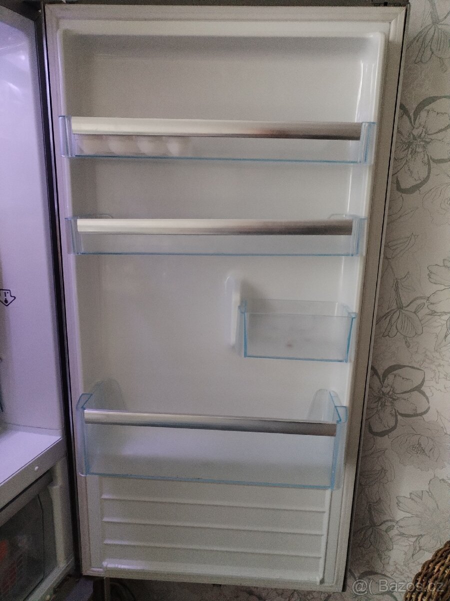 Lednice s mrazákem Panasonic - 8