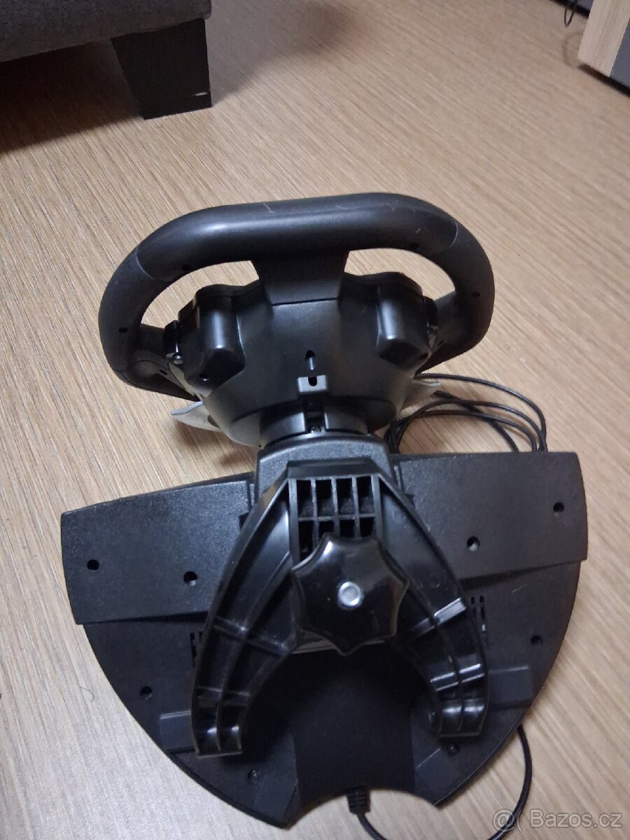 Herní volant z řady Thrustmaster T80 - 8