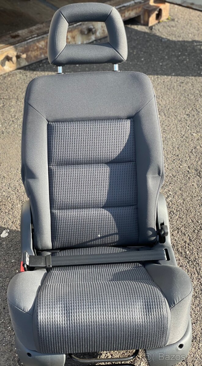Prodám NOVÉ zadní sedačky, různé vzory na vozy VW Sharan. - 8