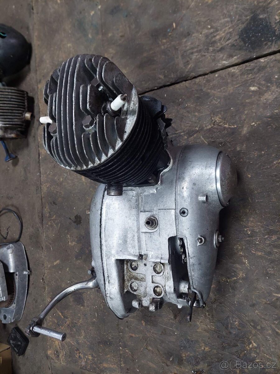 Motor IŽ 49 IŽ350 - 8