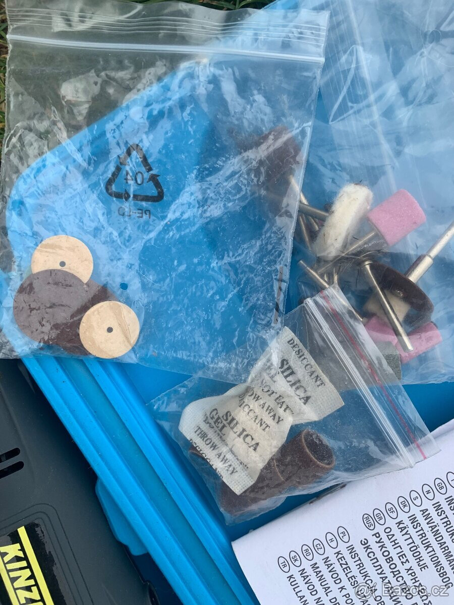 Úklid garáže: gril, nářadí, krmítko, houpačka pro slepice - 8