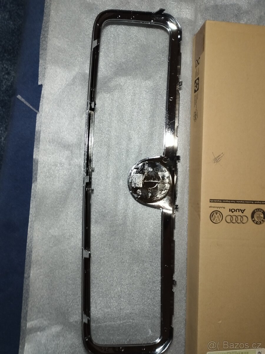 CHROMOVÝ RÁMEČEK MASKY OCTAVIA I - ORIGINÁL - 8