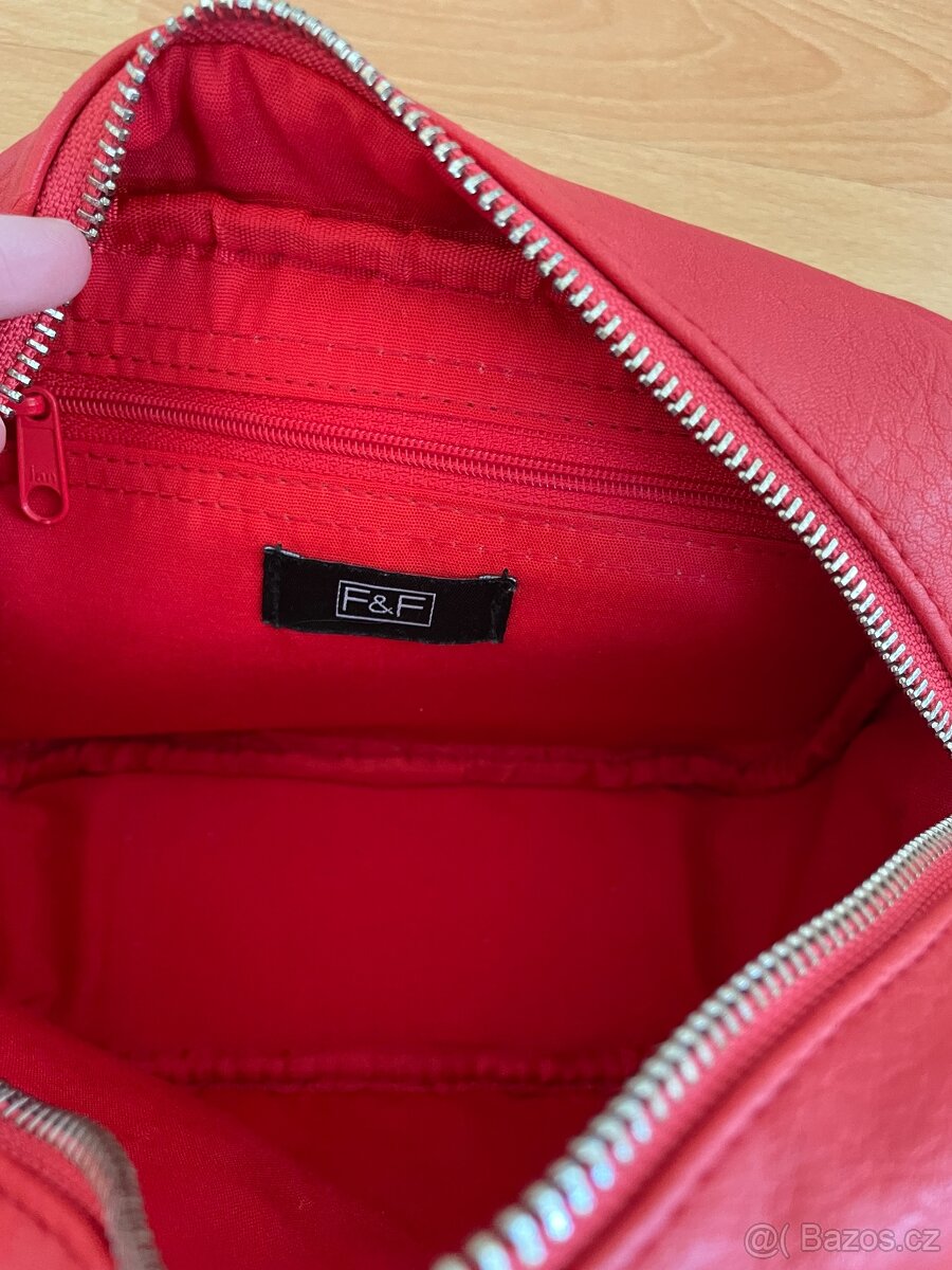 Červená crossbody kabelka - 8