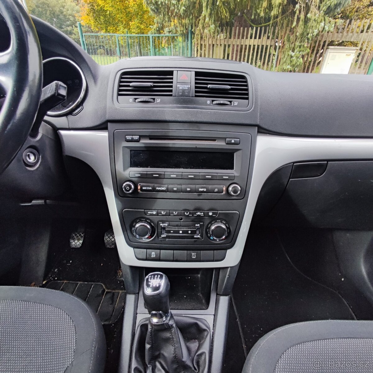 Škoda Yeti 1.2 tsi benzín rok 2014 - 8