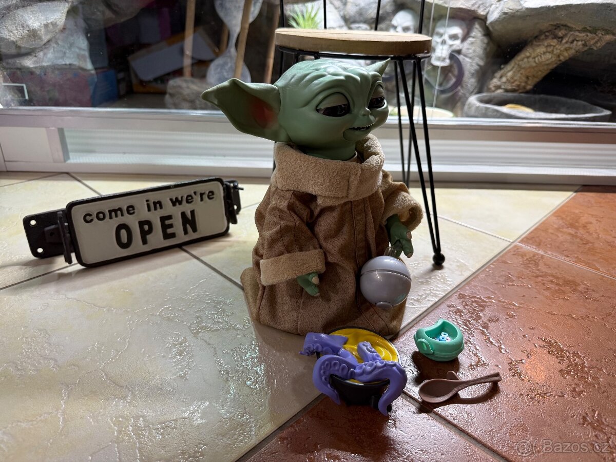 Interaktivní baby Yoda s příslušenstvím - 8