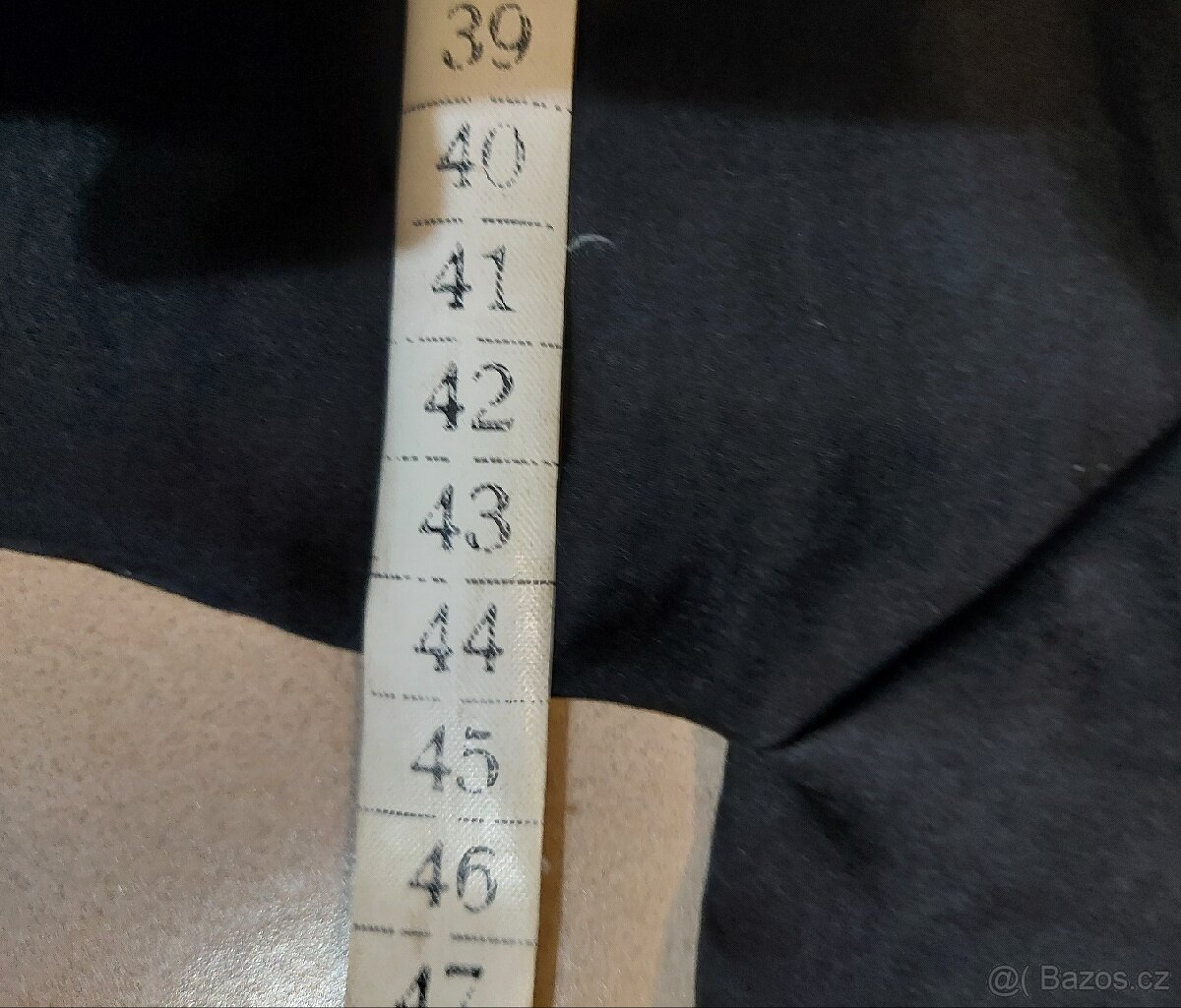 Elegantní lesklé společenské šaty. - 8