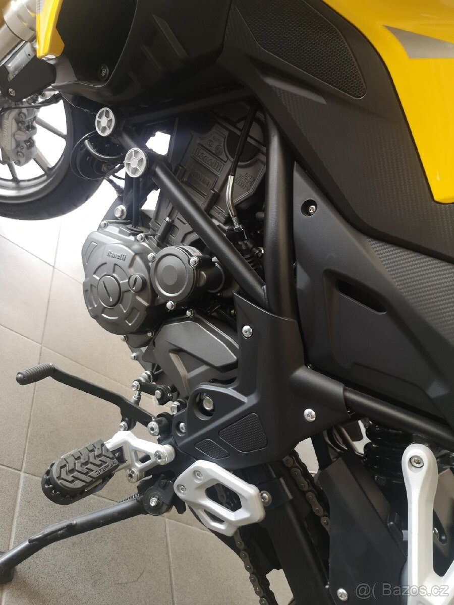 Benelli TRK 251 nová - 8