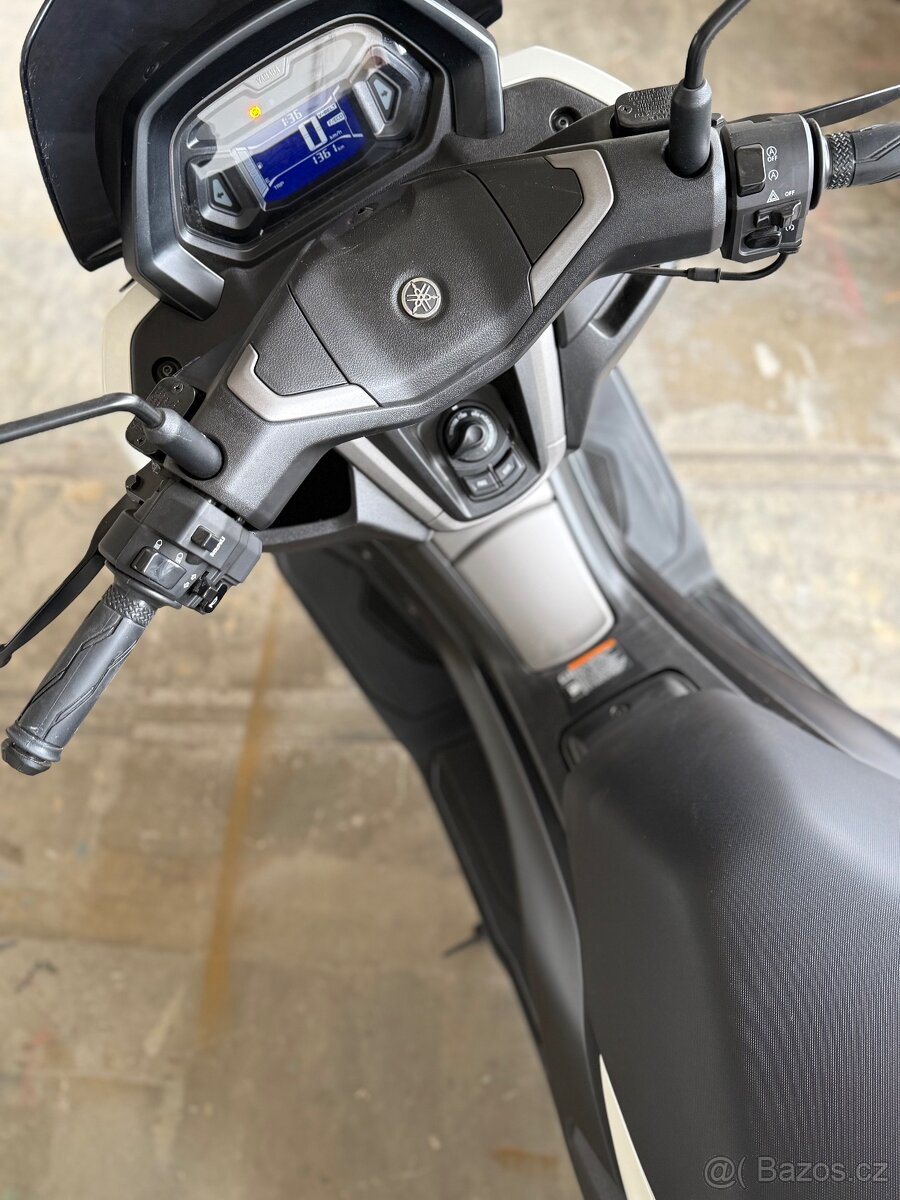 Yamaha NMAX - 8