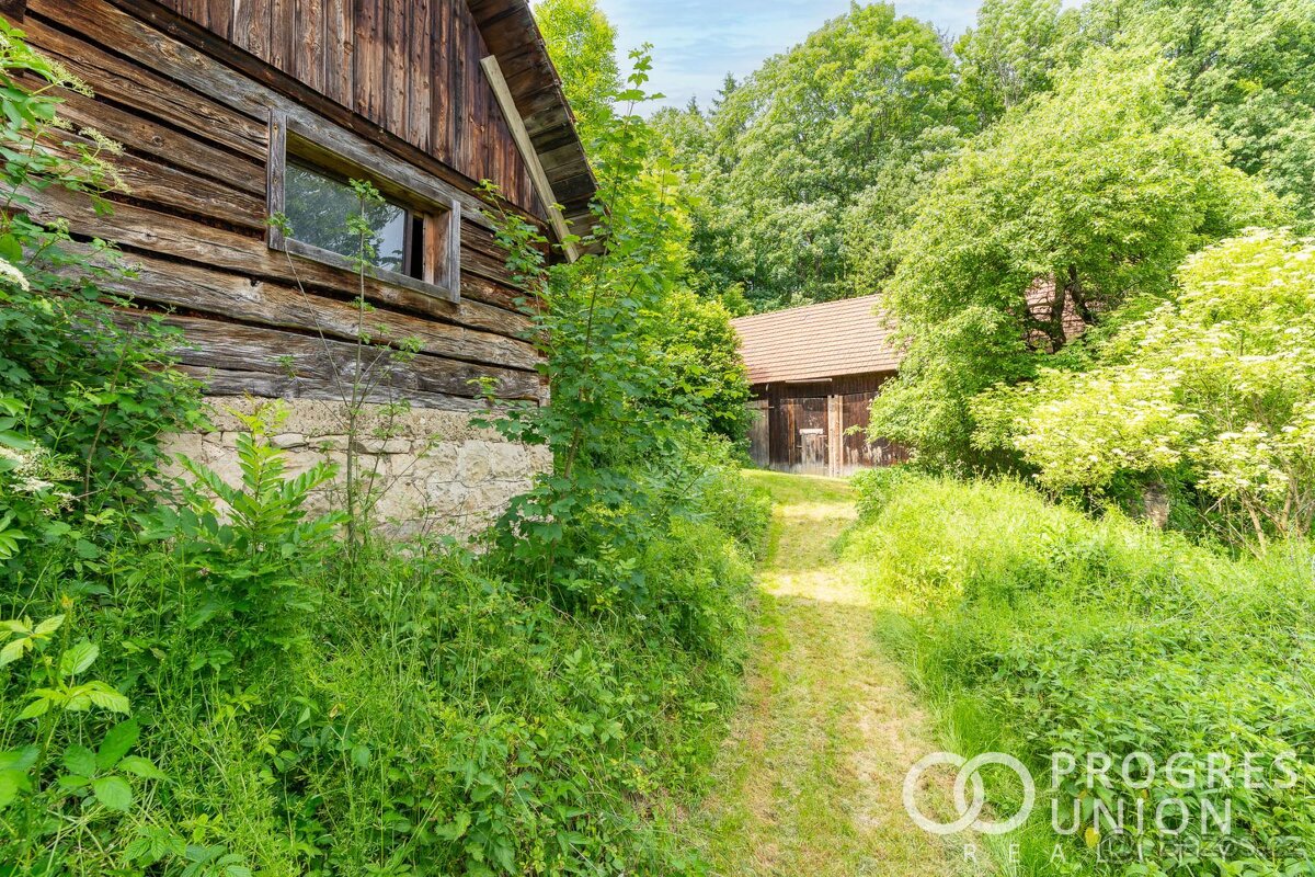 Prodej stavebních a zemědělských pozemků na samotě s číslem - 8