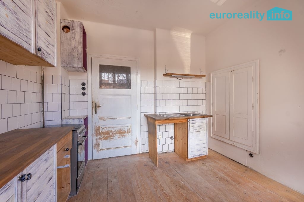 Prodej, rodinný dům s možností tří bytových jednotek, Jablon - 8