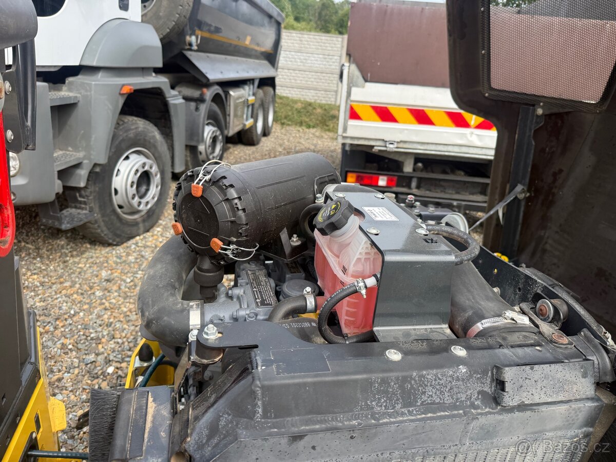 Vibrační válec Bomag BW120 - 8