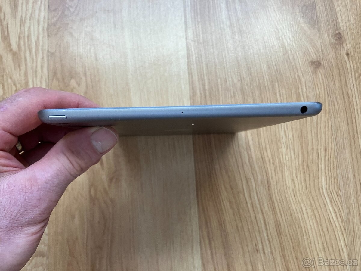 Apple Ipad - 5.generace, 32GB - 8
