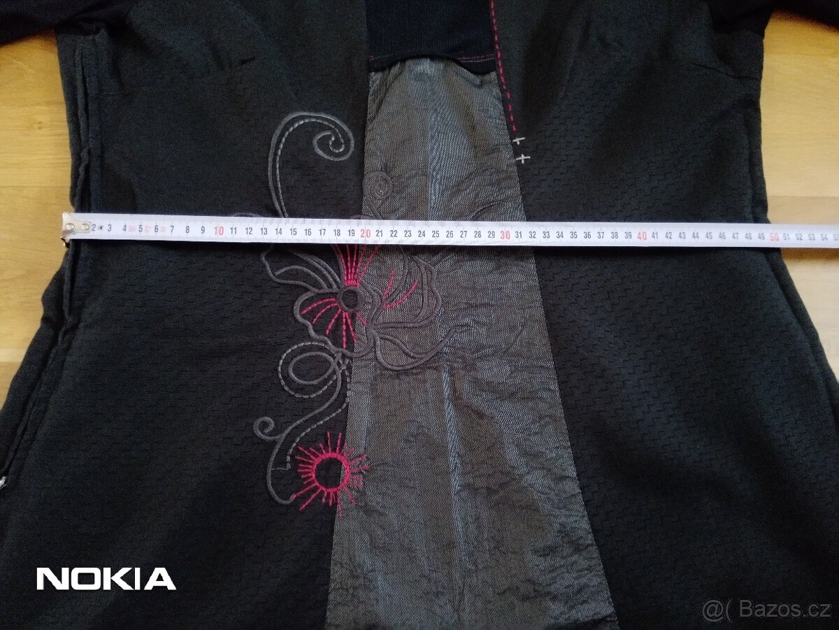 Dámské šaty černé aplikace kytky - 8