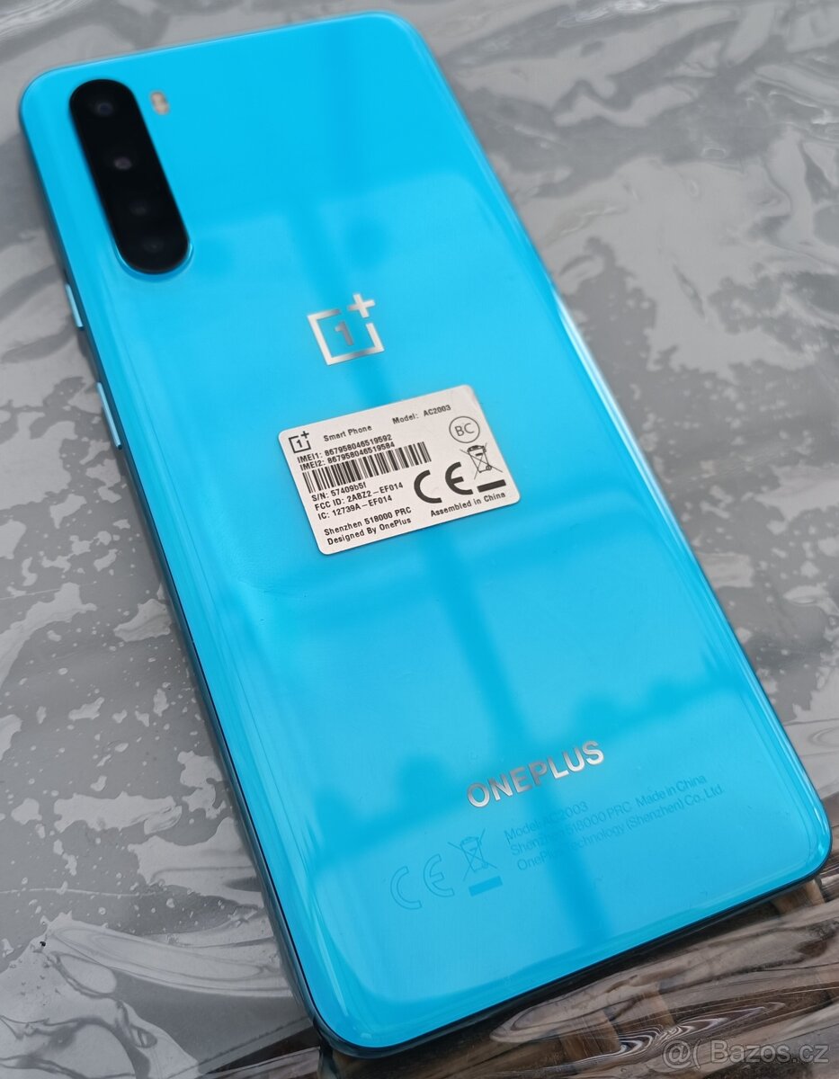 Pěkný mobilní telefon OnePlus Nord 5G / 8GB RAM /128GB / - 8