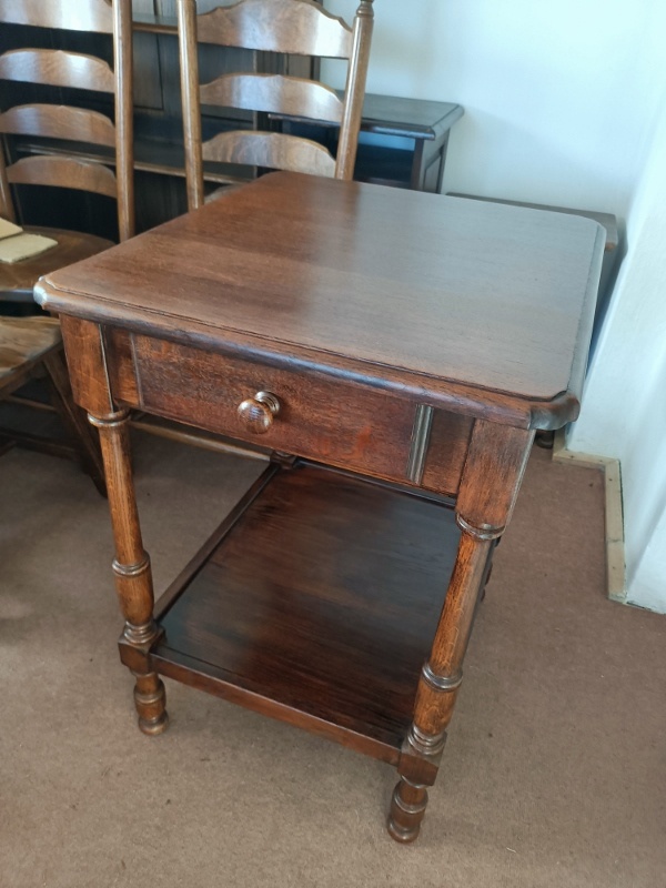 Rustikální jídelní stůl se spodní deskou a zásuvkou . - 8