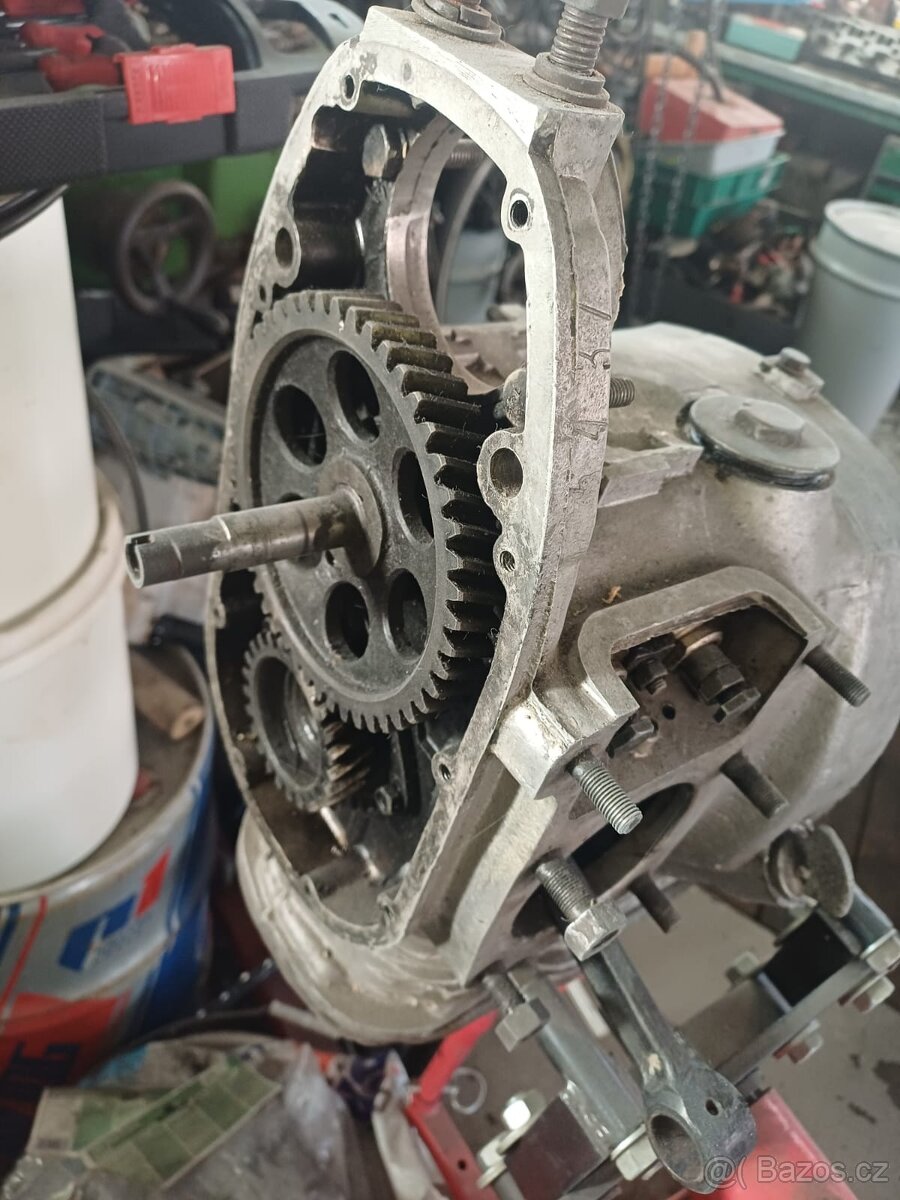 Prodám na motocykl M 72 různé náhradní d - 8