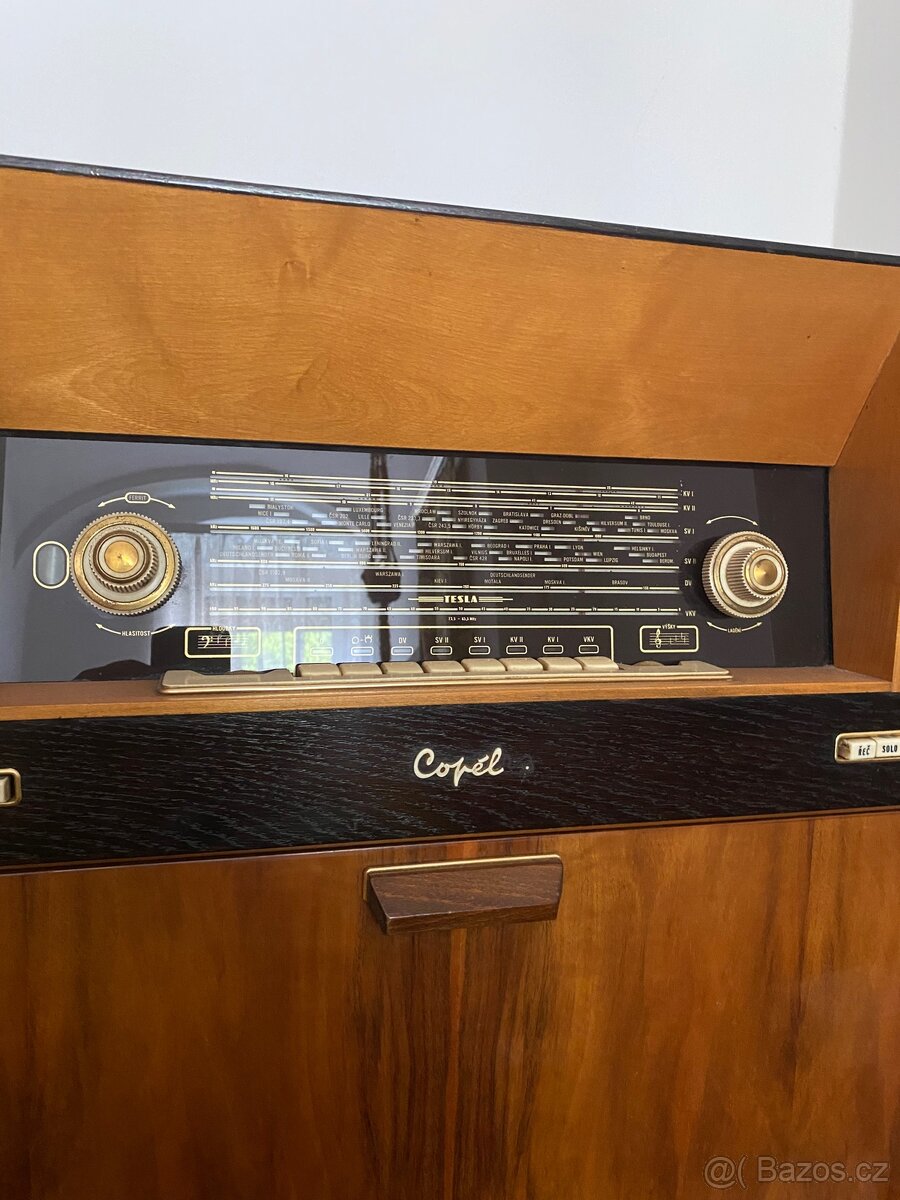 Starožitné rádio s gramofonem Tesla Copélia - 8