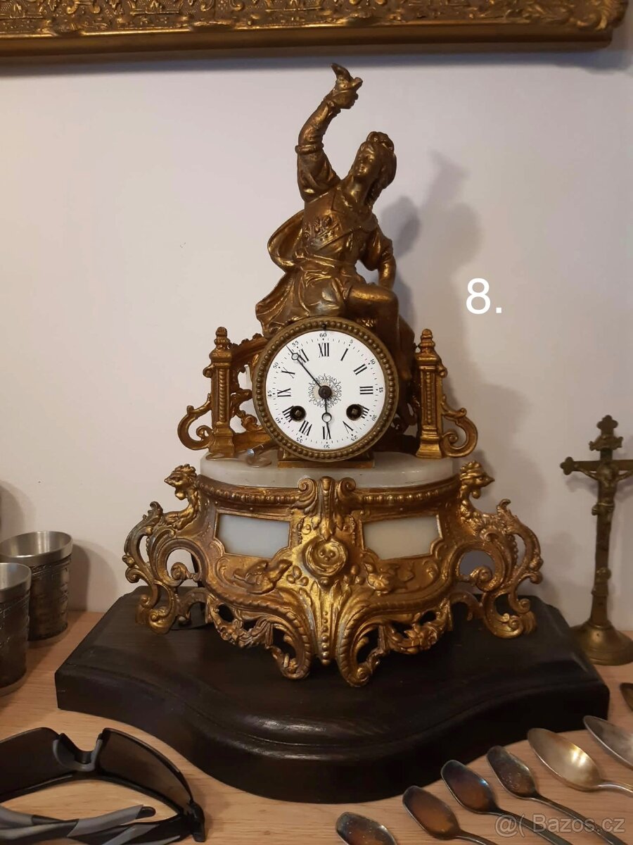 Různé starožitné hodiny - 8
