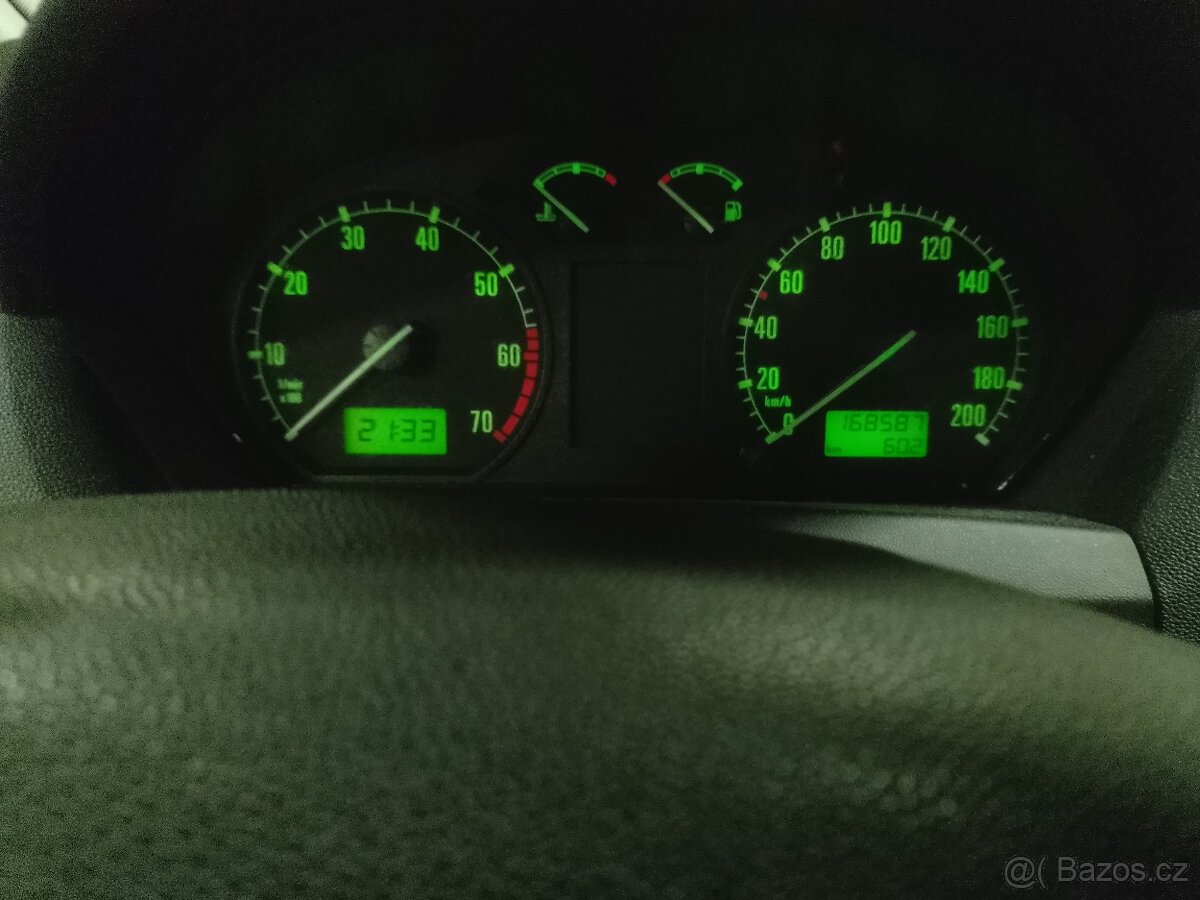 Škoda Fabia sedan 2004 1.4.50 Kw TK 7 měsíc 2027 - 8