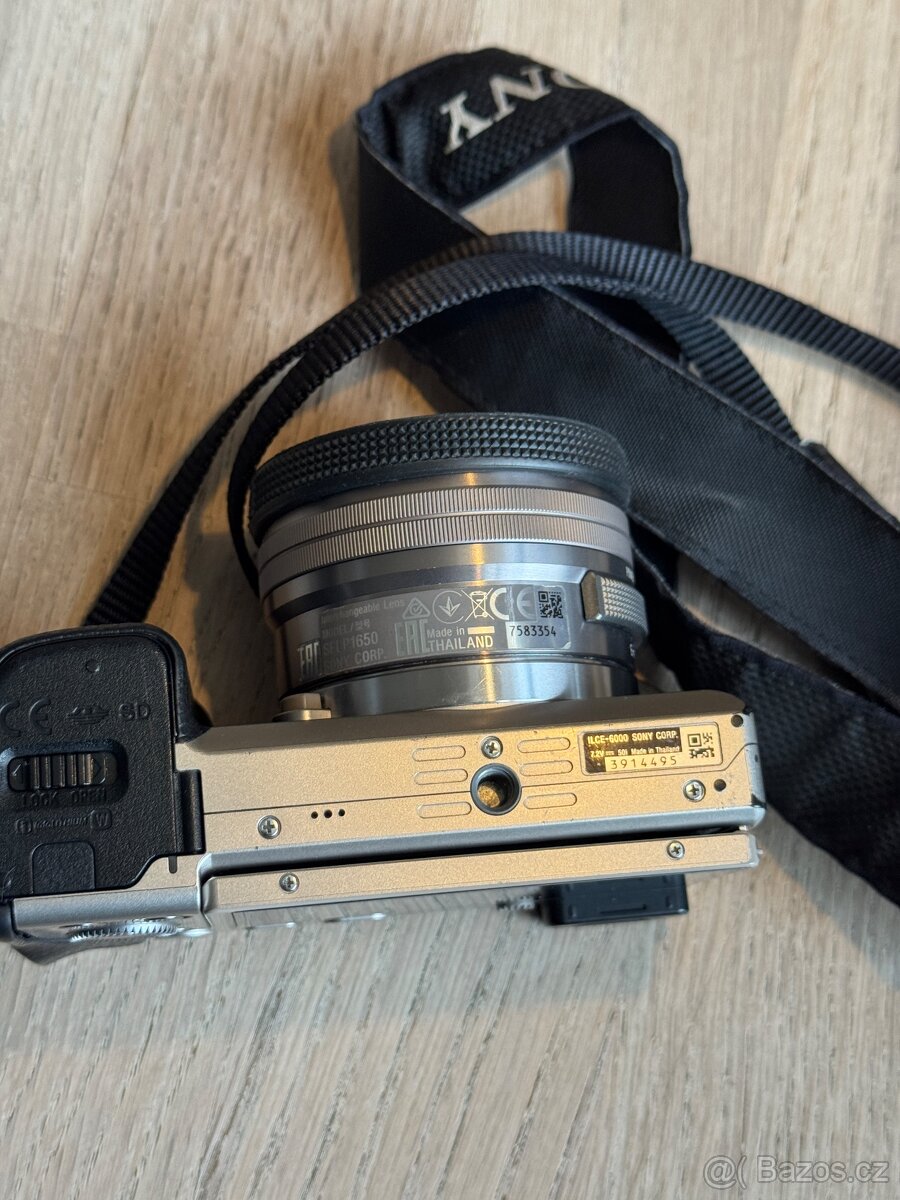 Sony Alpha a6000 + 16-50 mm + příslušenství - 8